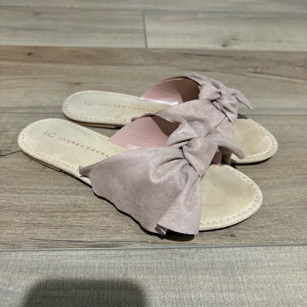 Lauren Conrad Bow faux suede slip on‎ sandals pink mauve size 6